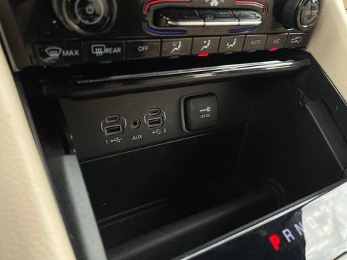 Used 2024 Jeep Grand Cherokee L Limited AWD/4WD image 19