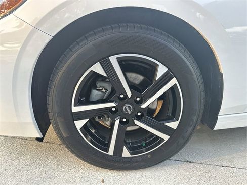 Used 2024 Nissan Sentra SV image 19