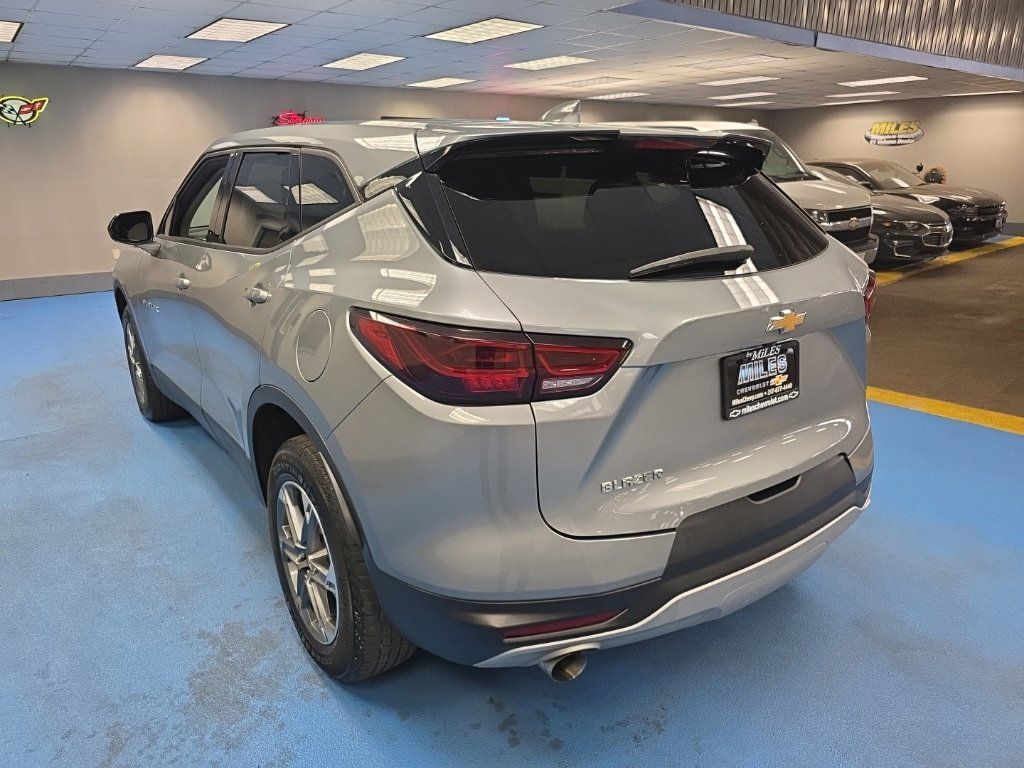 Certified 2025 Chevrolet Blazer LT FWD image 5