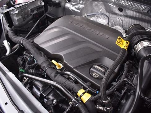 New 2026 Chevrolet Trax LT w/ Sunroof Package FWD image 32