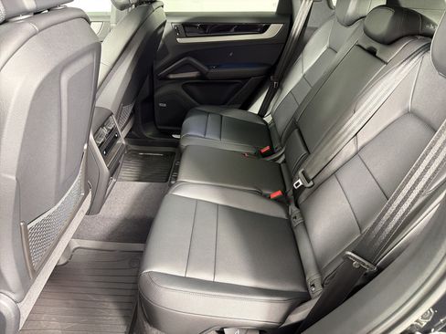 Used 2026 Porsche Cayenne AWD/4WD image 15