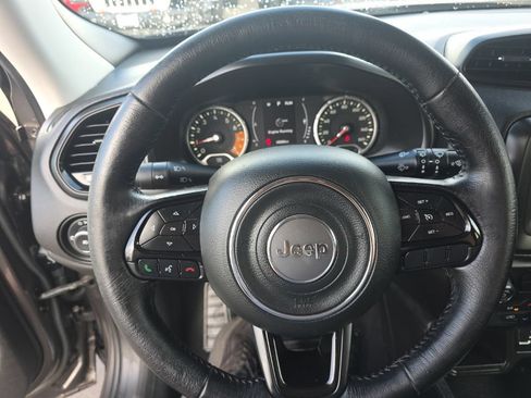 Certified 2020 Jeep Renegade Altitude FWD image 17