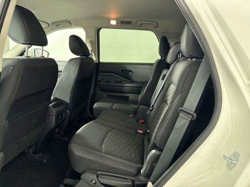 Certified 2025 Nissan Pathfinder SV image 23