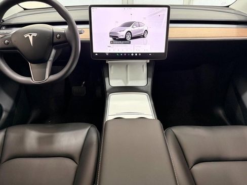 Used 2024 Tesla Model Y Long Range image 9