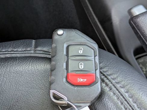 Certified 2018 Jeep Wrangler Unlimited Sahara AWD/4WD image 22