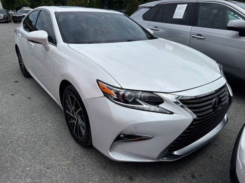 Used 2016 Lexus ES 350 w/ Luxury Package w/Wood Trim FWD image 2