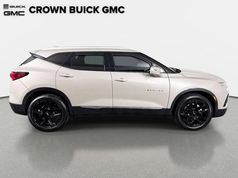 Used 2022 Chevrolet Blazer Premier w/ Enhanced Convenience Package FWD image 4