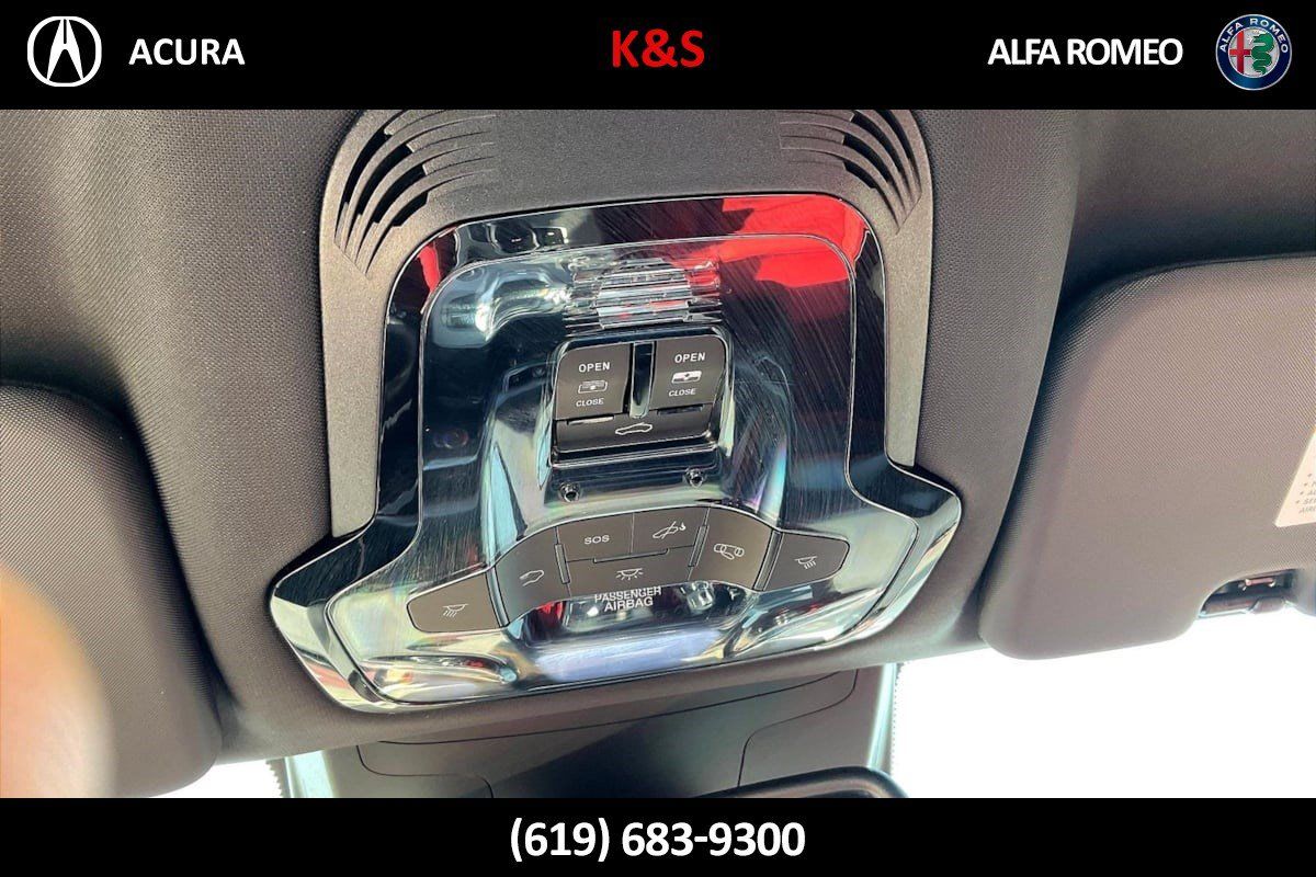 Used 2025 Alfa Romeo Stelvio Sprint AWD/4WD image 38