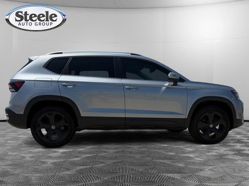 New 2025 Volkswagen Taos SEL image 6