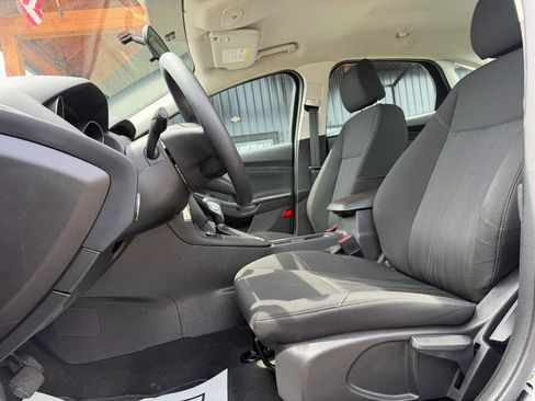 Used 2017 Ford Focus SE FWD image 9