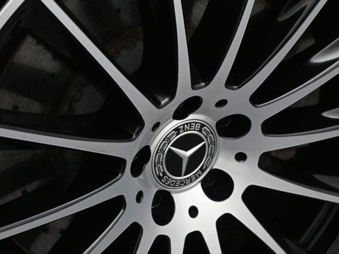 Used 2022 Mercedes-Benz S 580 4MATIC Sedan w/ AMG Line Package image 31