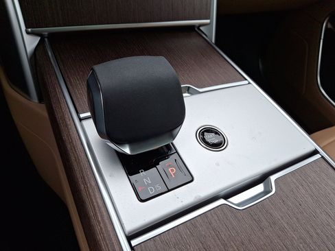 New 2026 Land Rover Range Rover Long Wheelbase SE image 11