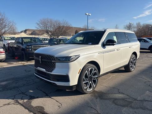 New 2026 Lincoln Navigator Reserve image 12