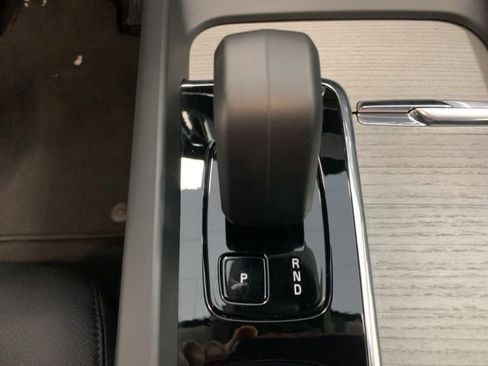 Certified 2025 Volvo XC60 B5 Plus image 13