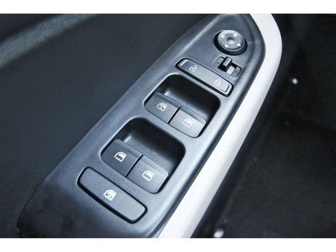 Certified 2025 Hyundai Venue SEL FWD image 24