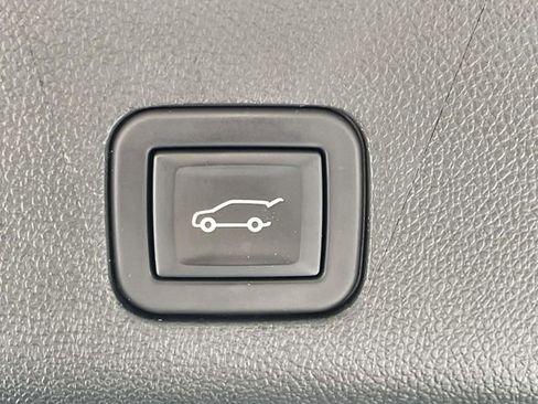 Used 2023 Cadillac Escalade Premium Luxury image 34