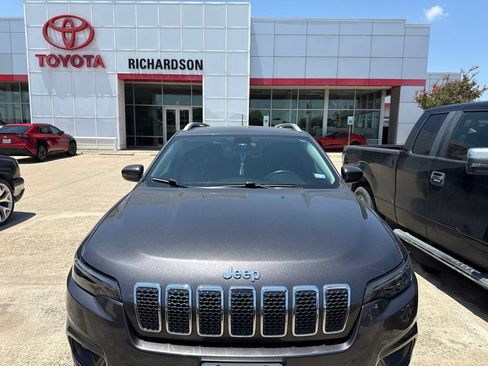 Used 2019 Jeep Cherokee Latitude Plus FWD image 2