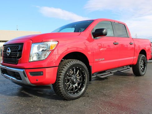Used 2022 Nissan Titan SV w/ SV Convenience Package AWD/4WD image 12