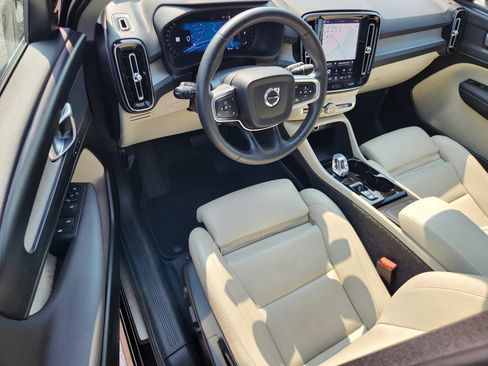 Certified 2025 Volvo XC40 B5 Plus AWD/4WD image 15