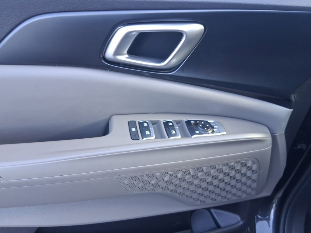 Used 2026 Kia Carnival LX FWD image 11