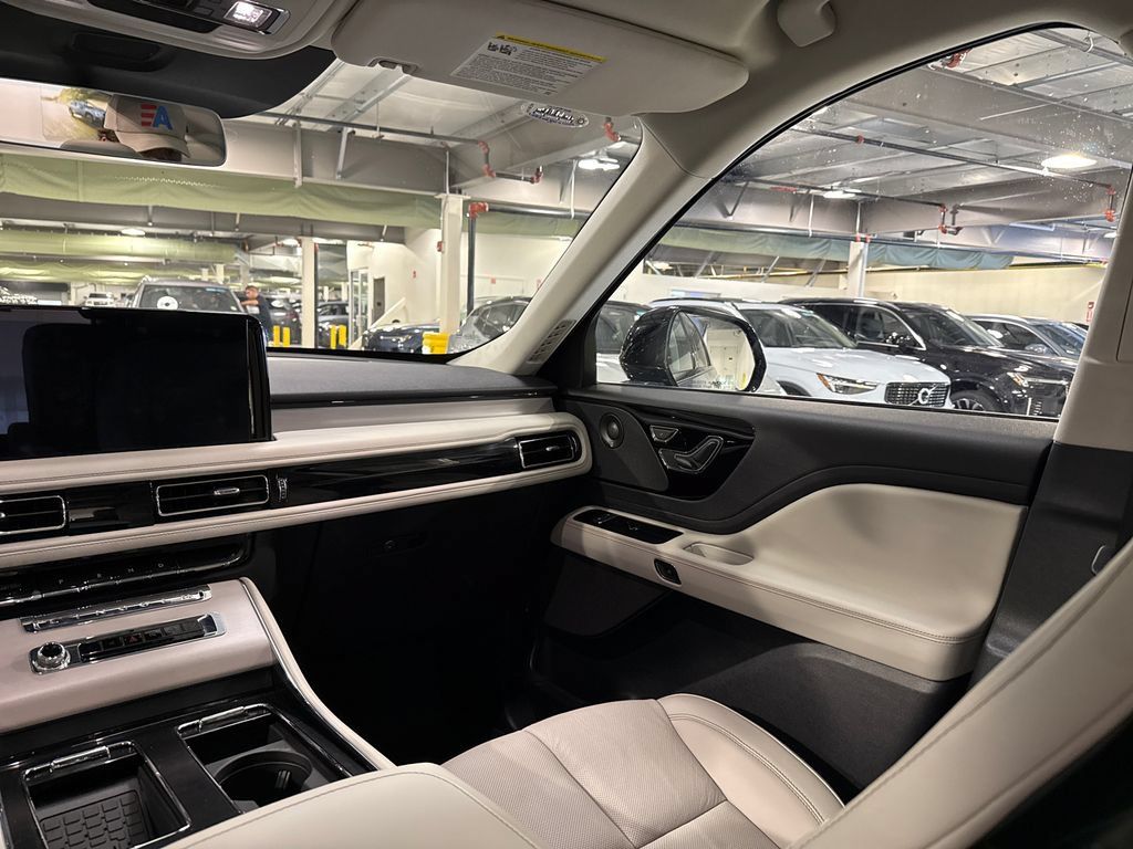 Used 2026 Lincoln Aviator Reserve w/ Illumination Package AWD/4WD image 25