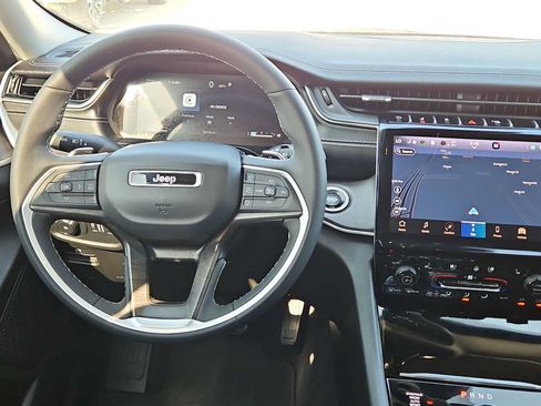 Used 2024 Jeep Grand Cherokee L Limited w/ Luxury Tech Group II AWD/4WD image 14