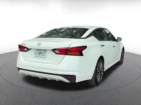 Used 2025 Nissan Altima 2.5 SV FWD image 12