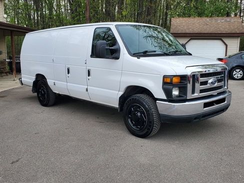 Used 2014 Ford E-150 and Econoline 150 Extended w/ Interior Upgrade Package image 8