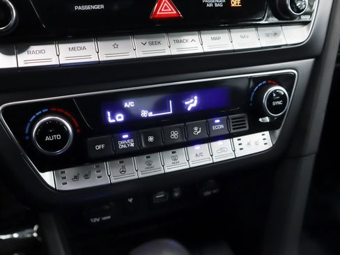 Used 2019 Hyundai Sonata Limited image 24