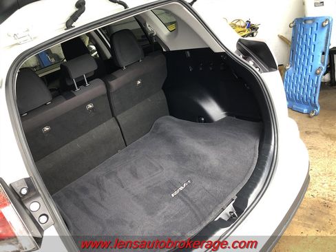 Used 2018 Toyota RAV4 LE image 14