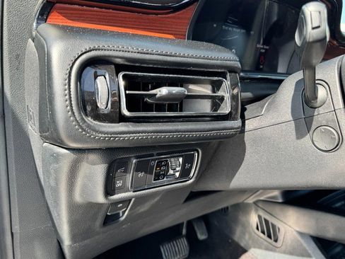 Used 2021 Lincoln Nautilus Reserve image 14