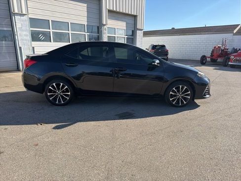 Used 2018 Toyota Corolla SE w/ SE Premium Package image 6