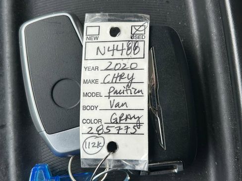 Used 2020 Chrysler Pacifica Touring-L FWD image 40