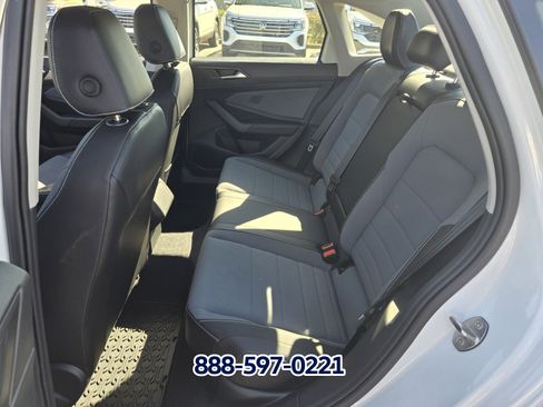 New 2026 Volkswagen Jetta SE FWD image 9