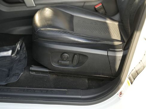 Used 2019 Land Rover Discovery Sport SE AWD/4WD image 17