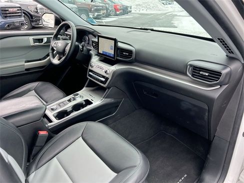 Used 2022 Ford Explorer XLT w/ Equipment Group 202A image 27