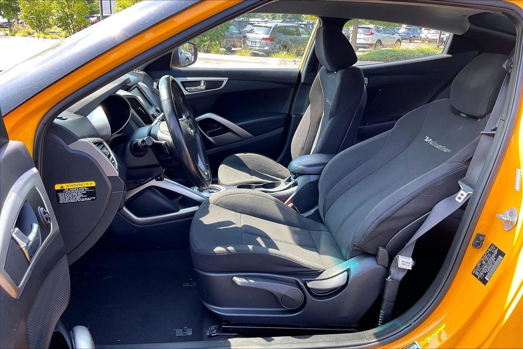 Used 2017 Hyundai Veloster FWD image 29