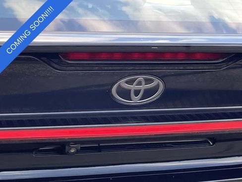 Used 2024 Toyota Prius LE FWD image 36