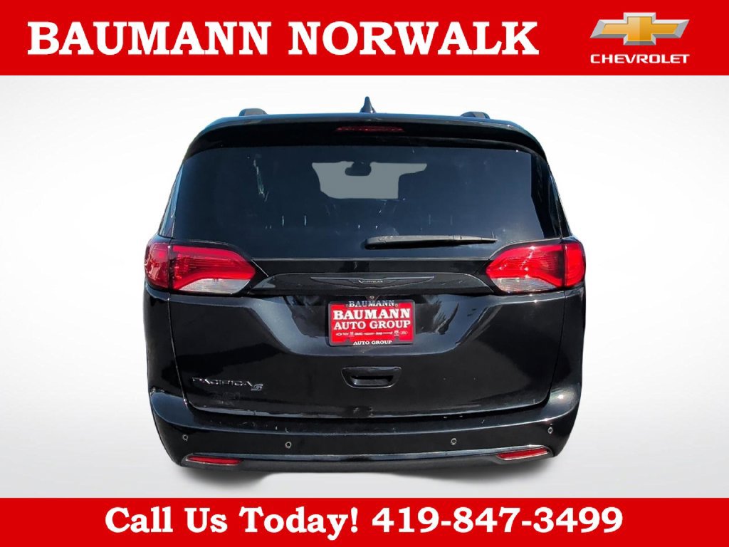 Used 2018 Chrysler Pacifica Touring-L w/ Advanced Safetytec Group FWD image 6