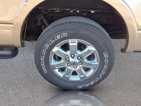 Used 2014 Ford F150 Lariat w/ Lariat Chrome Package image 31