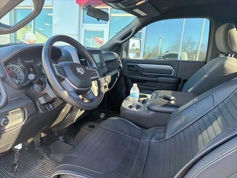 Used 2024 RAM 2500 Tradesman w/ Chrome Appearance Group image 4