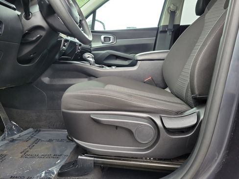 Used 2023 Kia Sorento LX AWD/4WD image 16