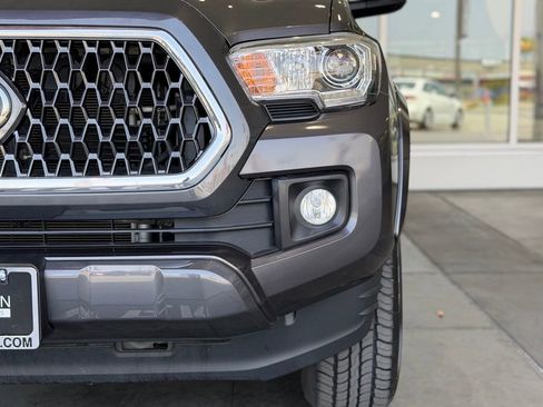 Used 2019 Toyota Tacoma TRD Sport w/ Technology Package RWD image 5