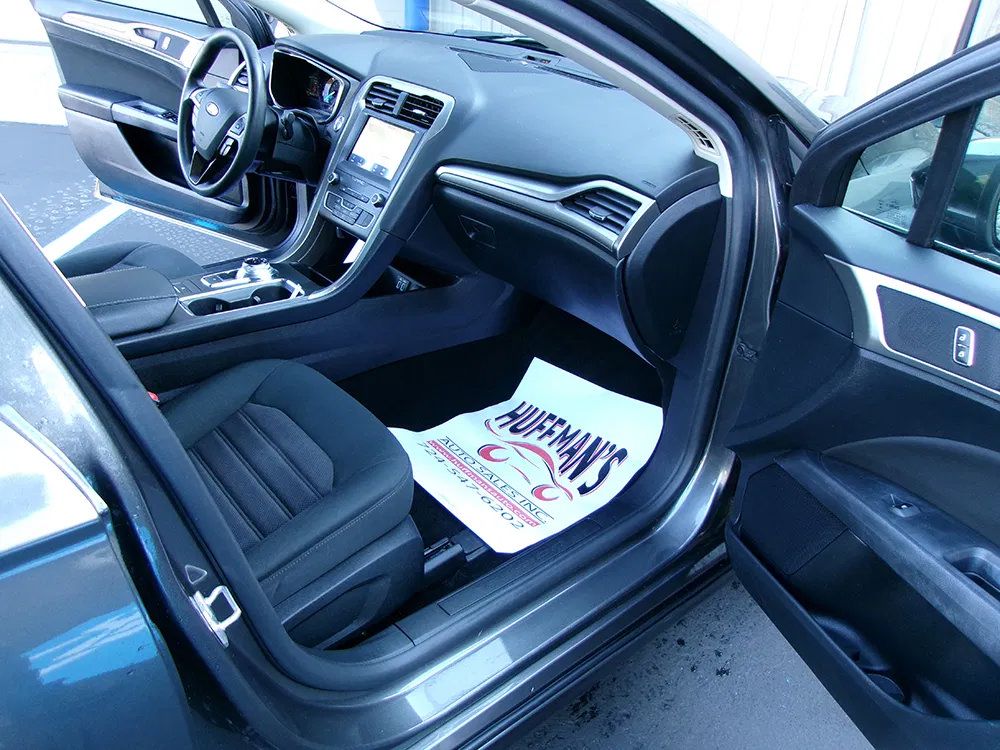Used 2020 Ford Fusion SE FWD image 14