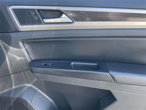 Used 2019 Volkswagen Atlas SE w/ Panoramic Sunroof Package image 16
