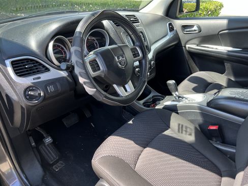 Used 2019 Dodge Journey SE w/ Connectivity Group FWD image 17