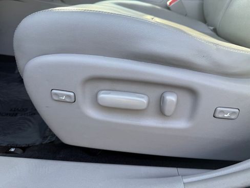 Used 2013 Toyota Highlander Limited image 12