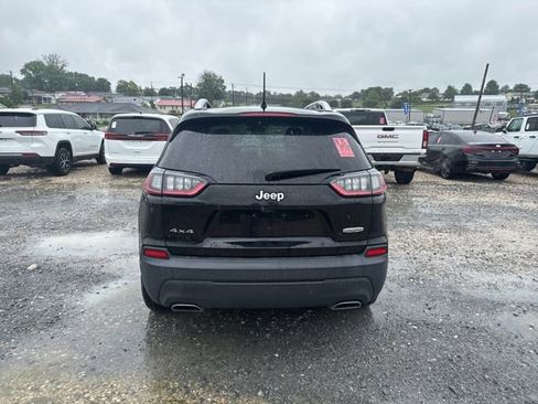 Used 2019 Jeep Cherokee Latitude Plus w/ Cold Weather Group AWD/4WD image 4