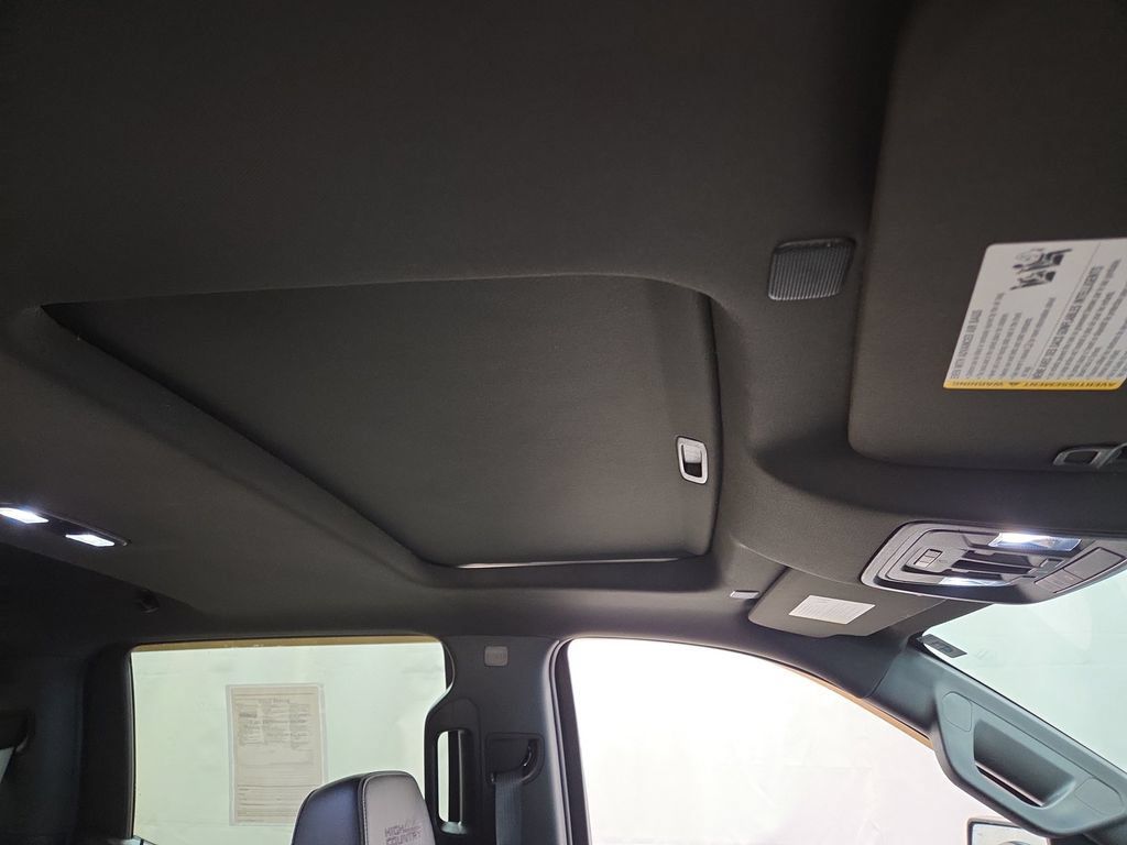 Used 2022 Chevrolet Silverado 1500 High Country AWD/4WD image 12