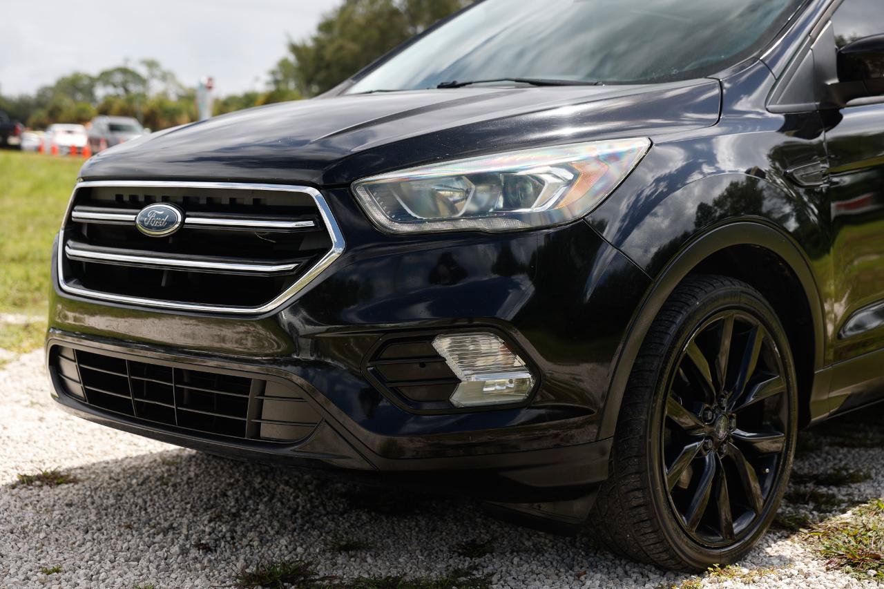 Used 2017 Ford Escape Titanium FWD image 23
